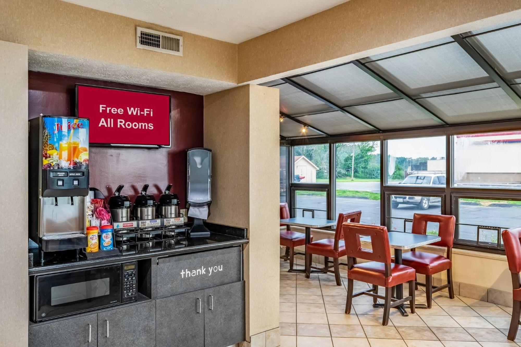 Red Roof Inn Columbus - Taylorsville Εξωτερικό φωτογραφία